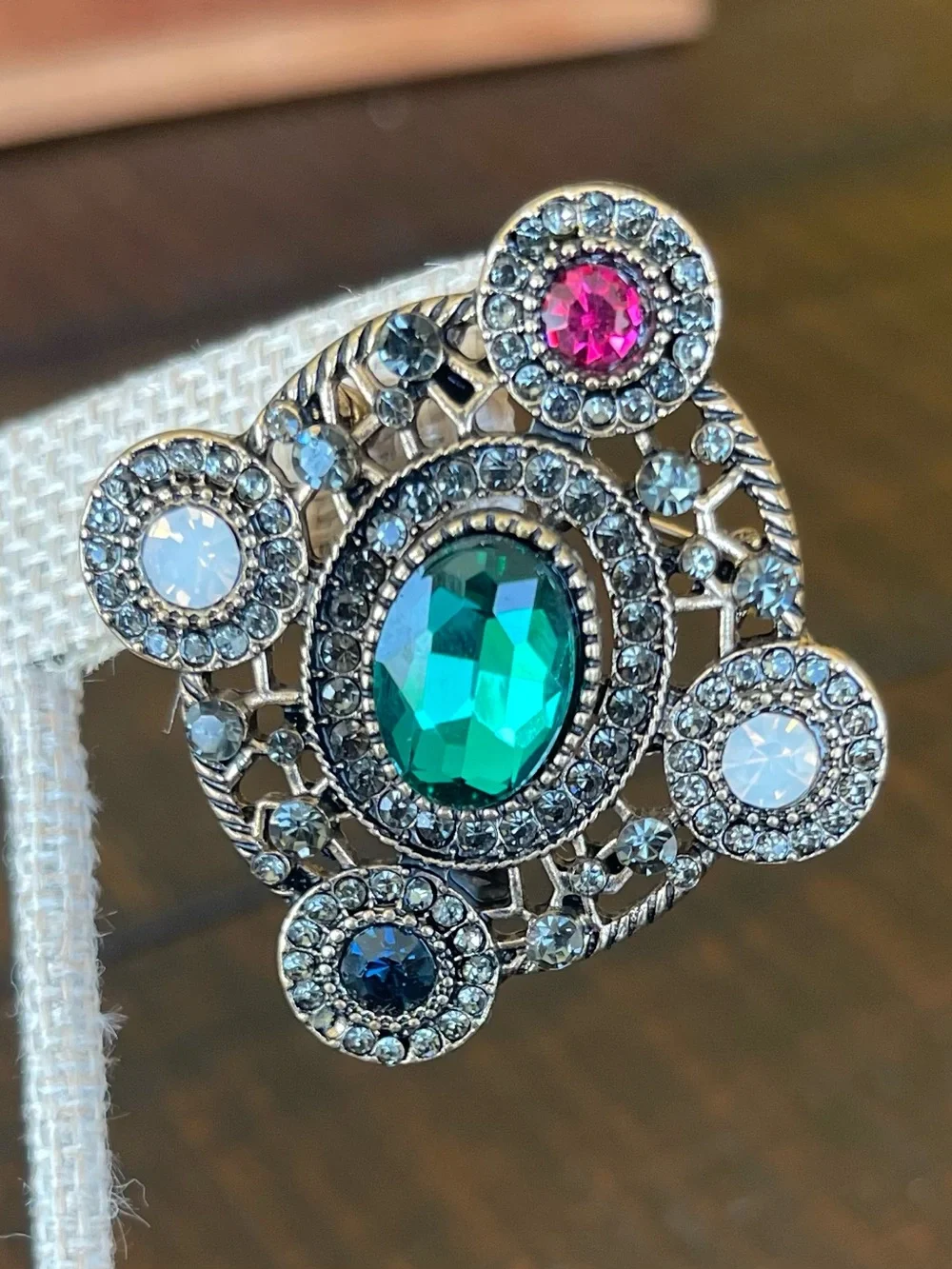 Vintage-Inspired Brooch Pin - NWOT